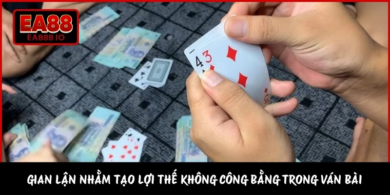 Gian lận nhằm tạo lợi thế không công bằng trong ván bài 